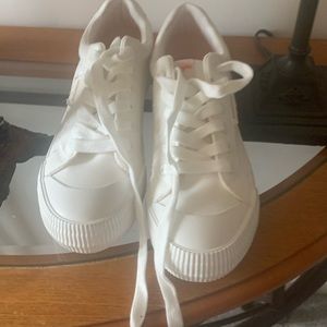 Nice  new comfort sneakers you will love them comes without box